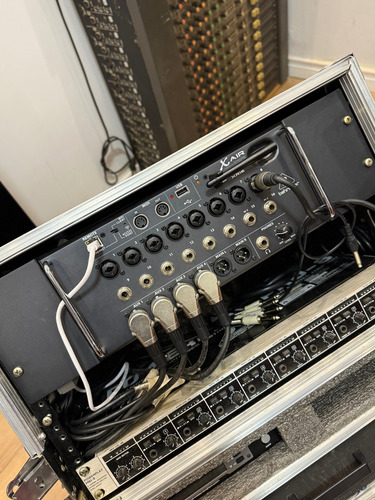 Mesa De Som Digital Behringer X-air Xr16 16 Canais Bivolt (Usado)