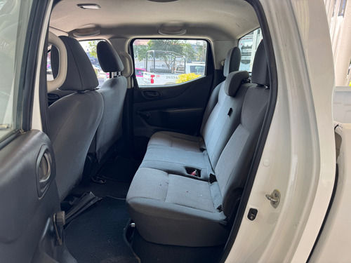 Nissan NP300 2.5 Doble Cabina S Aa Pack Seg Mt
