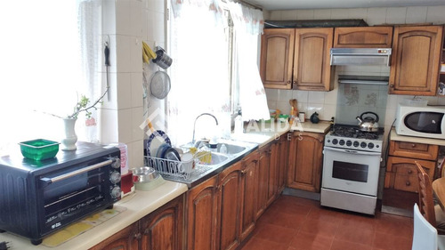 Casa En Venta De 3 Dorm. En Las Condes