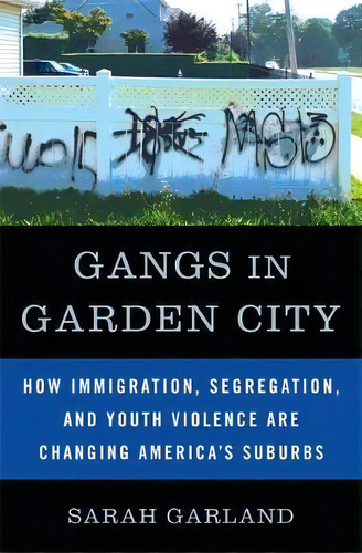 Gangs In Garden City, De Sarah Garland. Editorial Avalon Publishing Group, Tapa Blanda En Inglés
