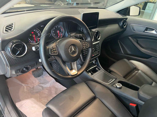 Imagen 8 de 14 de Mercedes-benz Clase Gla 2019 5p Gla 200 L4/1.6 Aut.