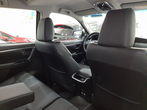 Imagem 6 de 11 de Toyota Hilux Sw4 2.8 D-4d Turbo Diesel Srx 7l 4x4