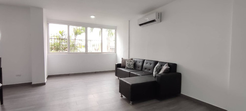 Tibisay Rojas Vende Apartamento En Residencias Saint Tropez. Urb. La Viña    Cod. 235697