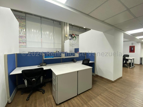 Local Comercial En Venta Urb Las Mercedes. Ideal Para Sede De Empresa O Negocio.atencion Al Publico.administracion. 24-26995gm