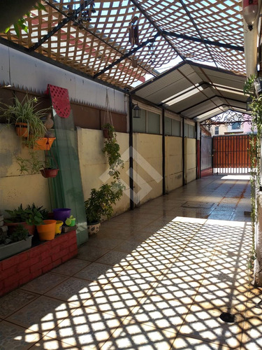 Casa En Venta De 2 Dorm. En Maipú