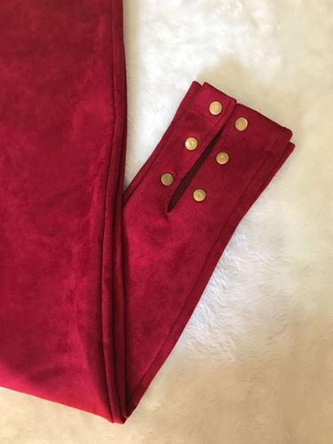 Imagem 2 de 3 de Calça Feminina Plus Size Tecido Veludo Com Detalhe Na Barra