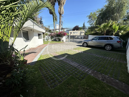 Casa En Venta De 7 Dorm. En Vitacura