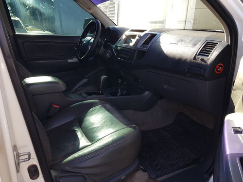 Imagen 13 de 14 de Toyota Hilux 2013 3.0 Cd Srv Cuero I 4x4 5at - A4