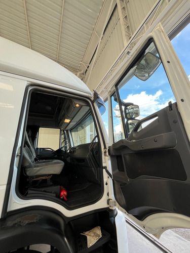 Tector 31-300 Branco 2023 Com Carroceria De Madeira 8x2