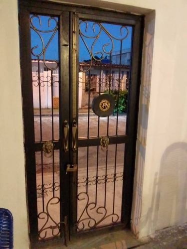 Imagen 13 de 30 de Casa En Venta Espectacular Tres Plantas En Conj Residencial Pozo Y Planta Peq. Inf: 0424-4040417