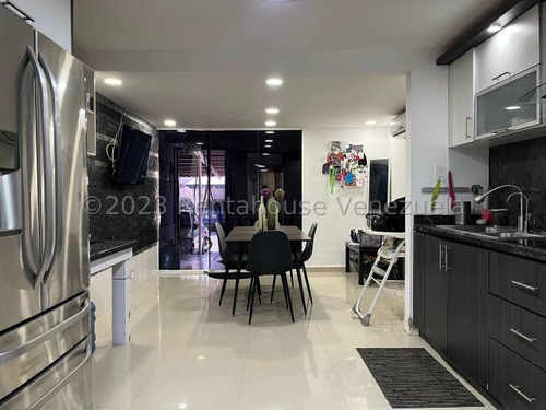 Maria Pastran Vip Casas En Venta En Cabudare Lara Tarabana Plaza Lindo Y Moderno Townhouse De 3 Niveles, Compuesto Por 3 Habitaciones, 2 Banos, 1 Medio Bano, Sala, Cocina, Comedor.