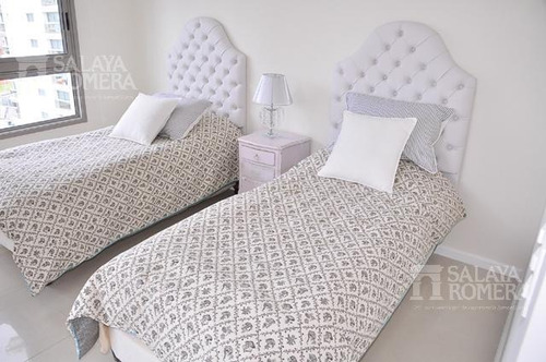 Apartamento De 4 Dormitorios Ubicado En Primera Linea De Playa Brava, Punta Del Este
