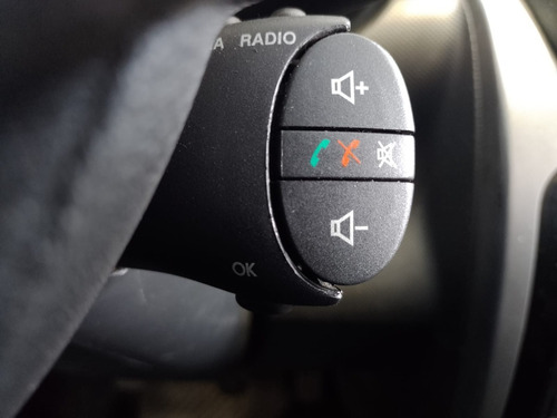 Imagem 9 de 15 de Renault Sandero Expression 1.0 16v 2012 / 2013
