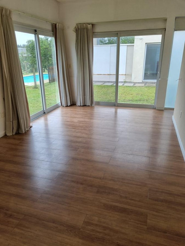 Imagen 13 de 30 de Altos De La Tahona , Casa De 300 M2 Y 1150 M2 De Terreno, 4 Dormitorios, Piscina, Minimalista !!