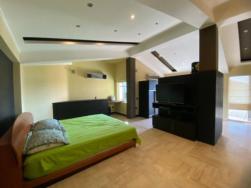 Imagen 28 de 29 de Fernando Guerrero Vende Apartamento Duplex Tipo Pent House En Res. Santa Teresita. Mañongo.