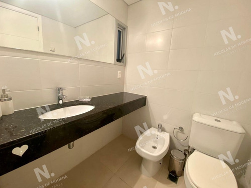 Imagen 6 de 9 de Comodo Apartamento De 3 Dormitorios En Torre De Categoria - Punta Del Este Punta Del Este