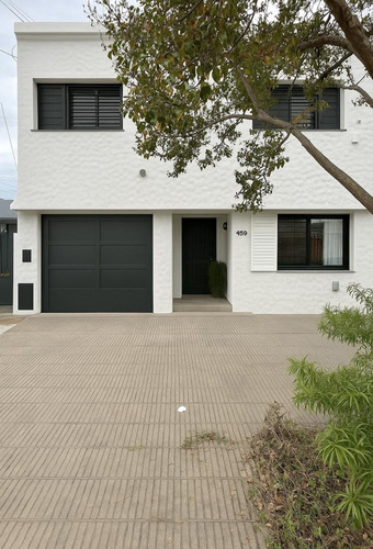 Casa En Berisso A Metros Montevideo (19 Y 170)