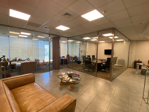 Oficina De Lujo, Amoblada En Ciudad Empresarial