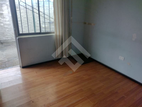 Casa En Venta De 5 Dorm. En Conchalí