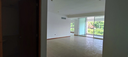 Se Vende Ph En Lomas De Las Mercedes
