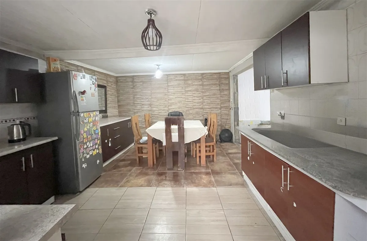 Imagen 5 de 14 de 3 Dormitorios Y 2 Baños. Barrio Las Flores