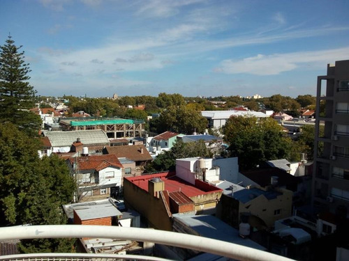 Departamento - Florida Mitre/este 2ambientes Con Balcón Y Baulera