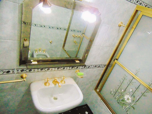 Casa En Lote Propio Con Cochera Patio Y Terraza