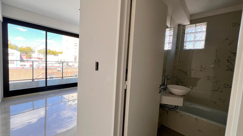 Departamento En Venta, 3 Ambientes En Flores