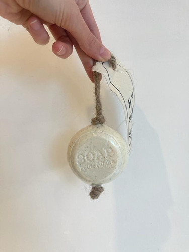 Imagen 3 de 3 de Jabón De Avena Soap 95gr Con Lazo De Yute