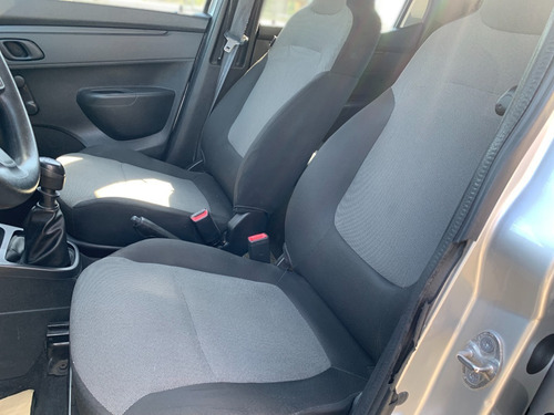 Imagen 16 de 19 de Renault Kwid 1.0 Life