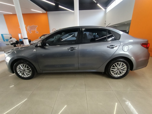 Imagen 8 de 18 de Kia Rio Sedan Ex Std
