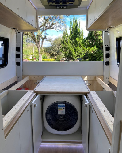 Imagem 6 de 15 de Motorhome - Fabricação E Montagem De Motorhome