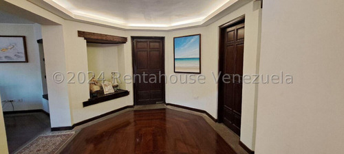 Bella Casa En Venta En Prados Del Este. Gf