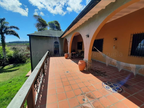 Espaciosa Casa En Venta Ubicada En Naguanagua Urb La Entrada Db 22-14733