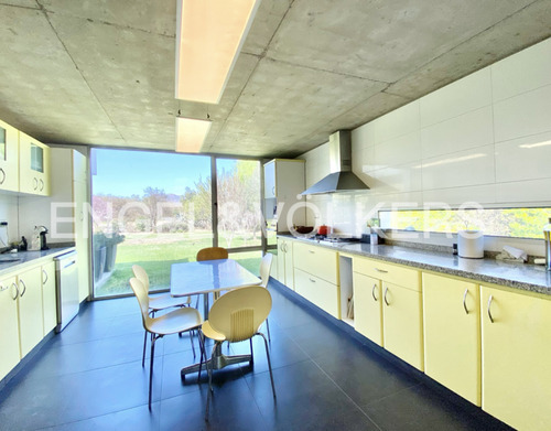 Luminosa Casa En Condominio Las Brisas