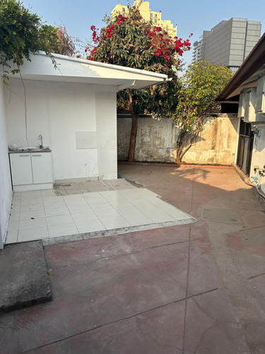 Casa Recién Remodelada Con Excelente Conectividad