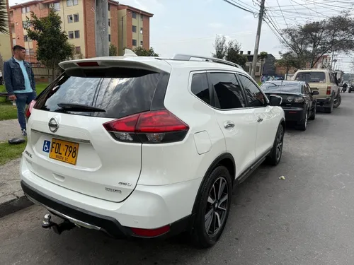Motor 2.5l, 7 Puestos, Transmisión Automática, Muy Bien Cuid