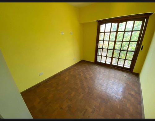 Vendo Casa De 6 Amb Con Pileta En El Centro De Moreno