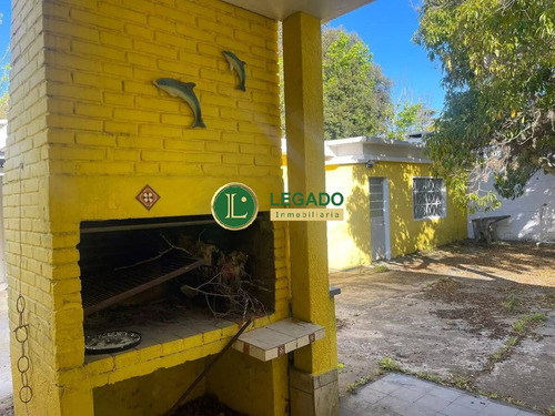 Casa En Venta Con Apto, En Las Toscas Sur!