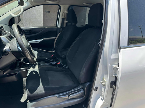 Nissan NP300 2.4 Doble Cabina Se Aa Pack Seg Mt