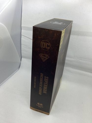 Superman Unchained Armor Patina Edition Mcfarlane Toys (Usado)