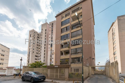 Imponente Y Moderno Ph En Venta En Los Chaguaramos. Yr25-18095. Servicio De Agua Constante, Gas Directo, Internet De Fibra Óptica Y Línea Cantv.