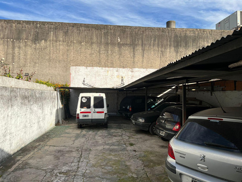 Ideal Inversor! Cochera Venta En Presbitero Jose Malabia 151 (lomas De Zamora)