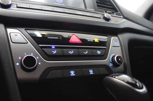 Imagen 14 de 15 de Hyundai Elantra 2017 4 Cilindros