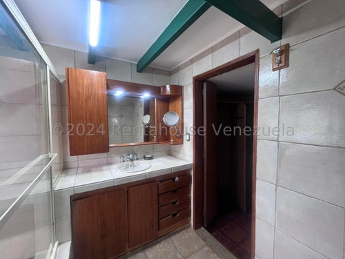 Impecable Y Bello Apartamento En Alquiler Ubicado En San Román 24-22455