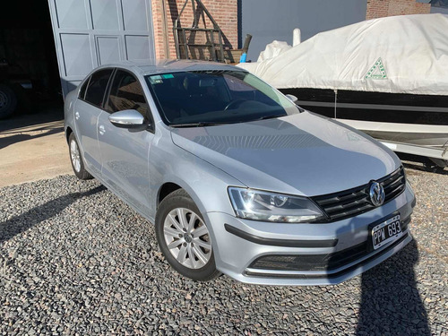 Imagen 3 de 8 de Volkswagen Vento 2.0 Advance 115cv Summer Package 2016