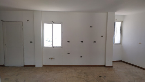 Imagen 2 de 16 de En Venta Town House Playa El Angel. Playa Moreno. Pampatar.