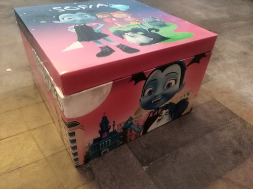 Imagen 3 de 7 de Sorpresitas Cajas De Madera Vampirina