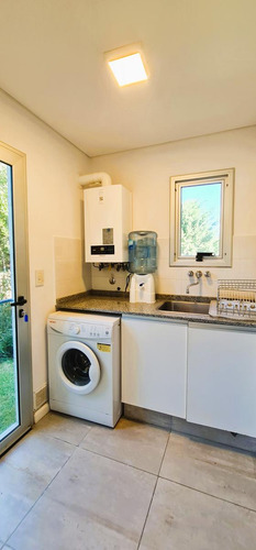 Casa A La Venta En Cul De Sac En Area Residencal 1, Barrio Costa Esmeralda, Venta Equipada.