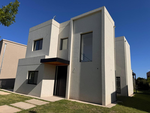 Casa En Araucarias